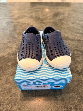 Native Jefferson Slip-On Kids Shoes in Navy